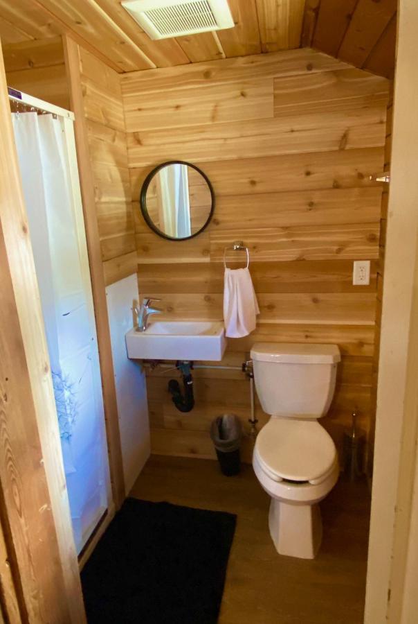 Chute Lake Lodge Нарамата Екстер'єр фото