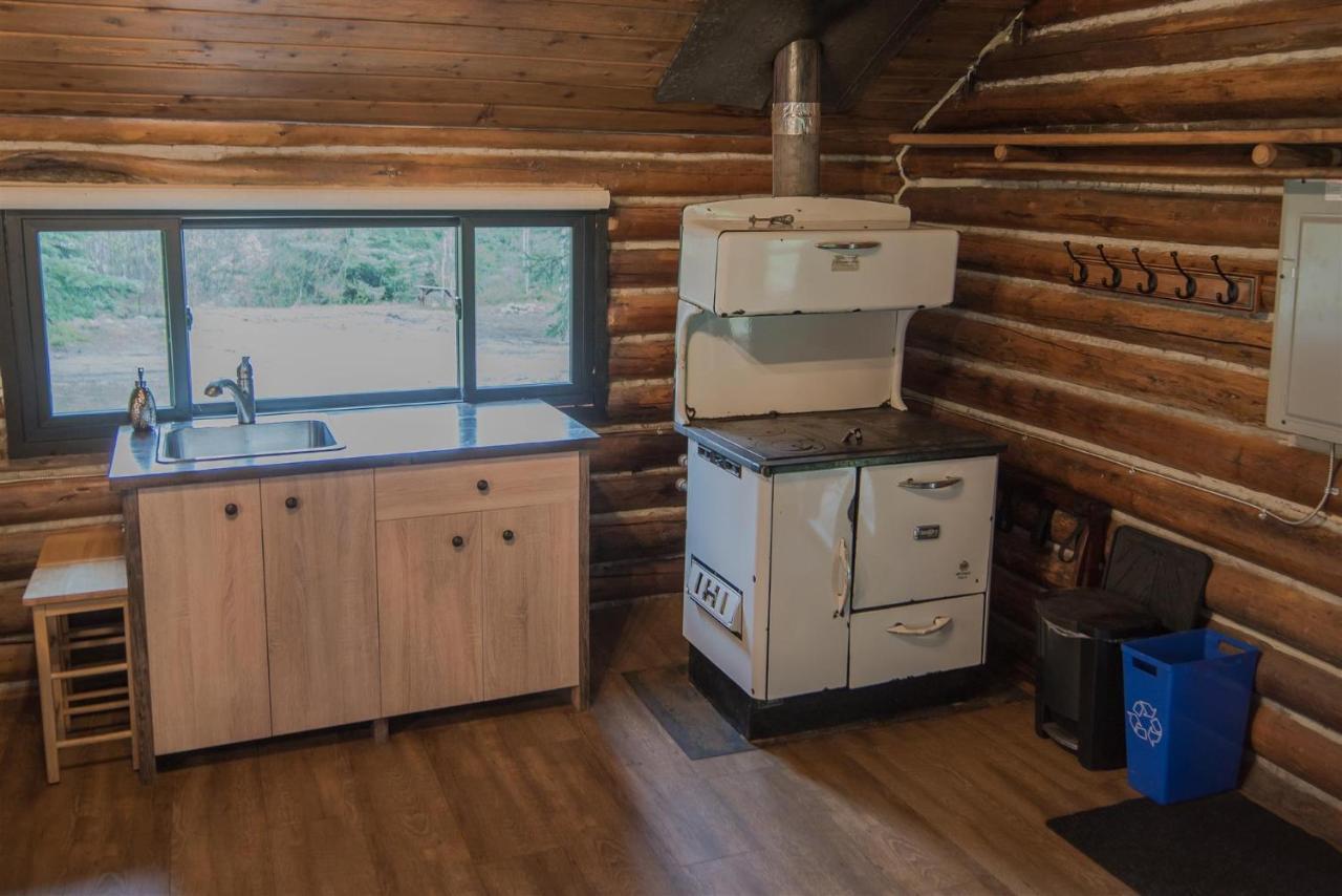 Chute Lake Lodge Нарамата Екстер'єр фото