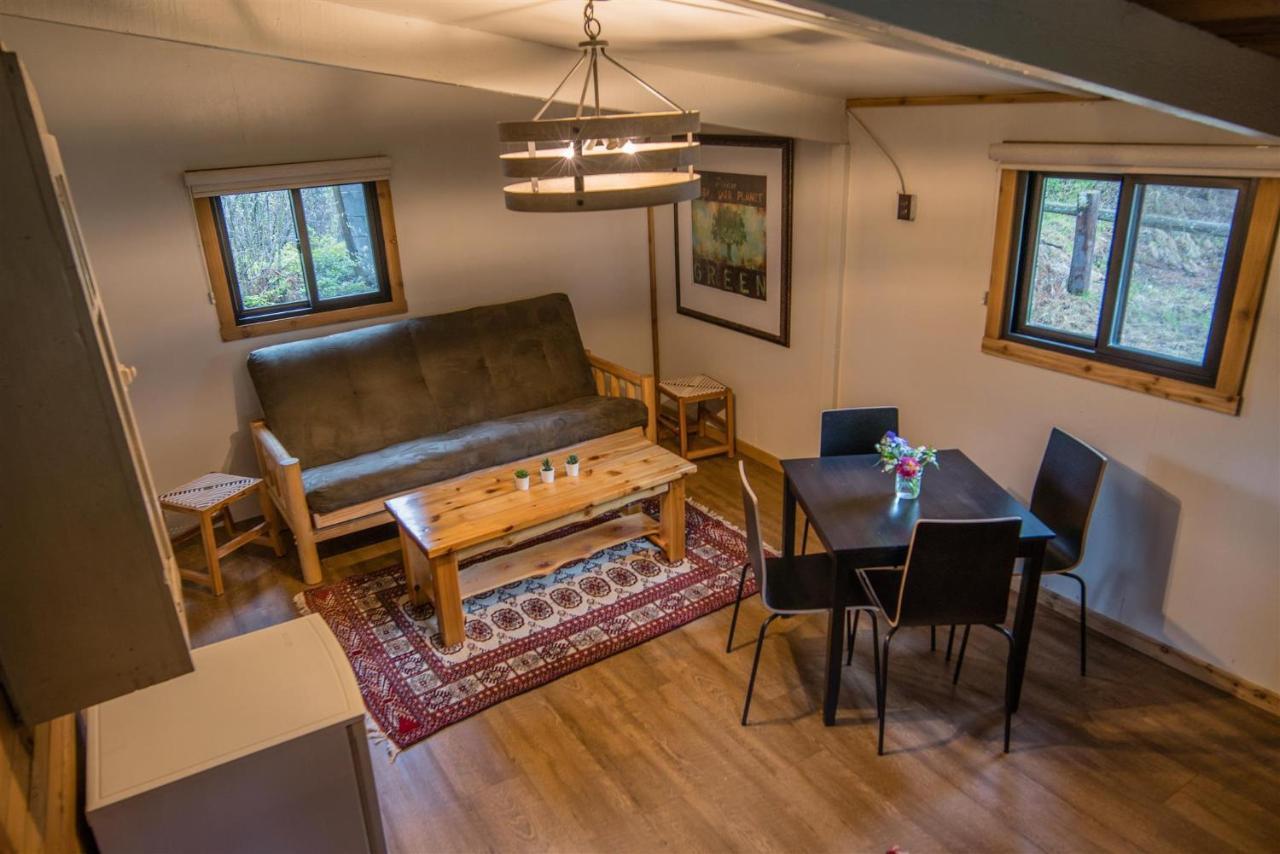 Chute Lake Lodge Нарамата Екстер'єр фото